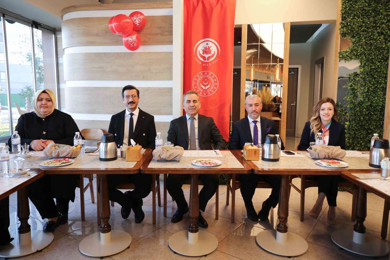 Konya’da büyük buluşma! Özel çocuklar ve aileleri bir araya geldi 2